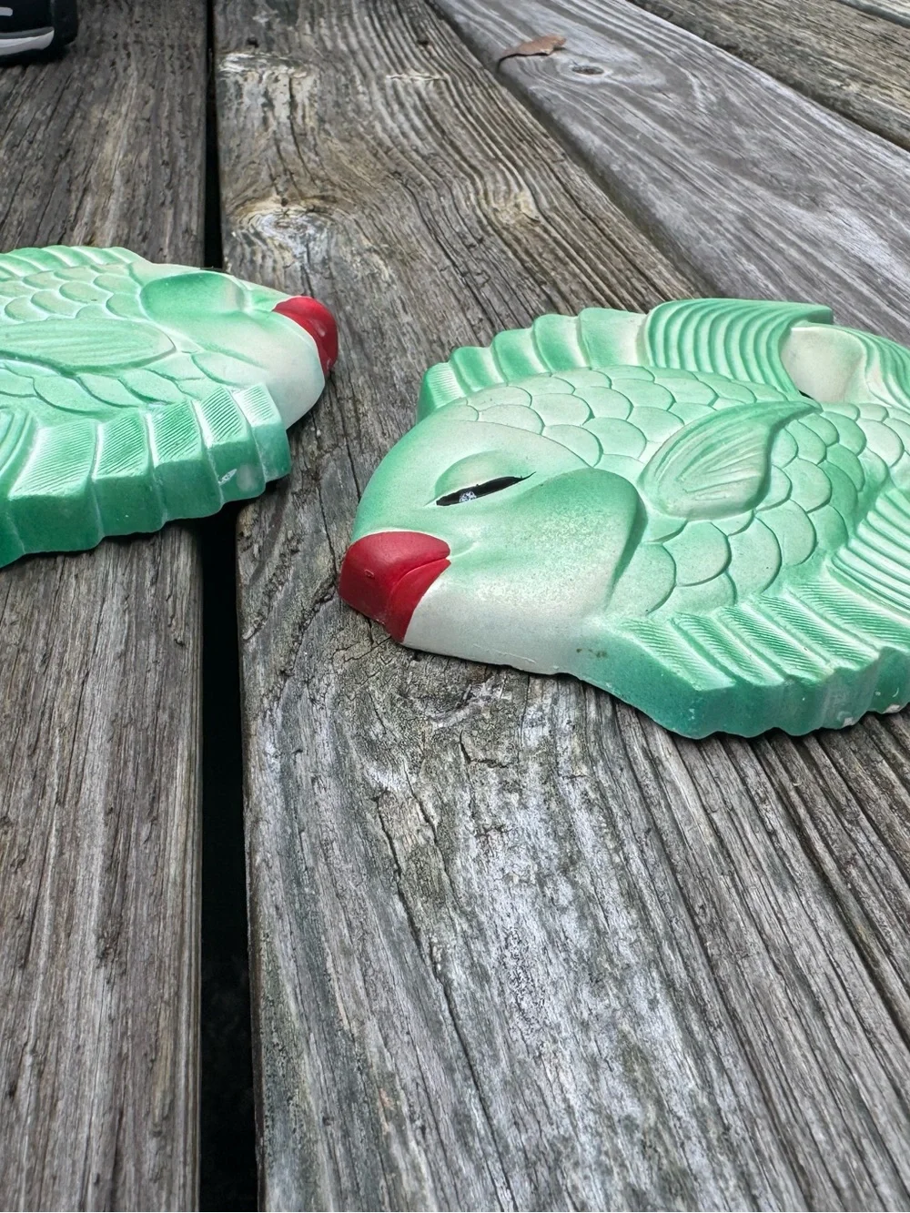 vintage 1954 Miller Studio chalkware fish wall plaques green red set bathroom